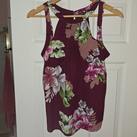 Express Cutout Tank Top - Picture 8 of 10